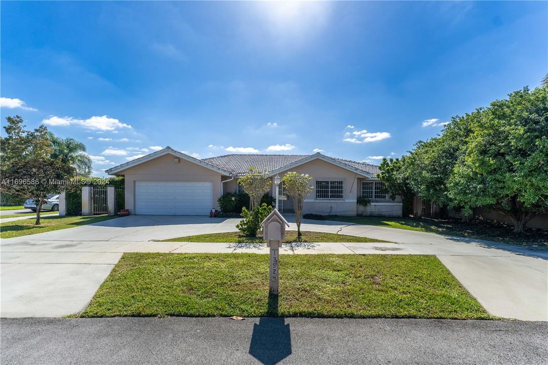 For Sale: $742,900 (3 beds, 2 baths, 1794 Square Feet)