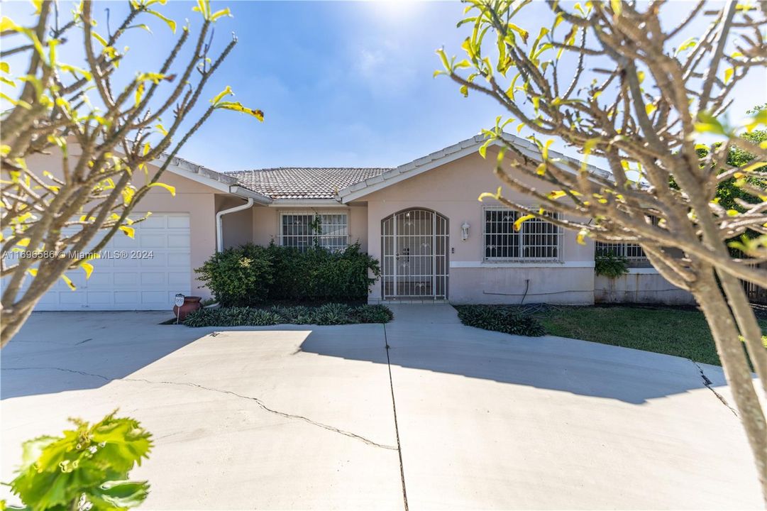 For Sale: $742,900 (3 beds, 2 baths, 1794 Square Feet)