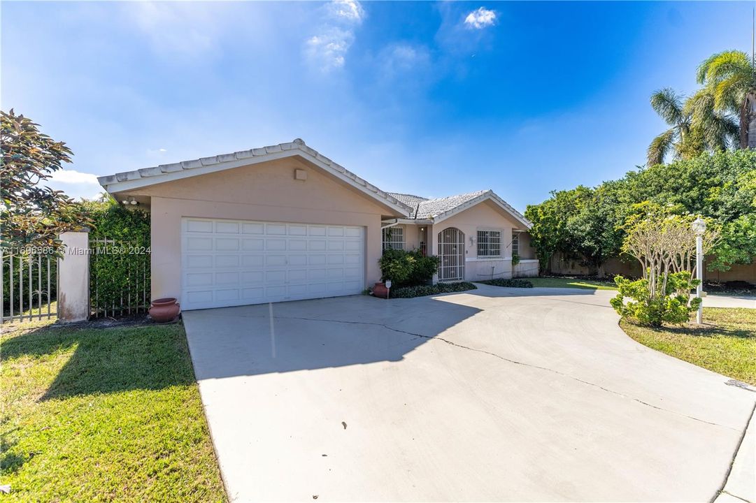 For Sale: $742,900 (3 beds, 2 baths, 1794 Square Feet)