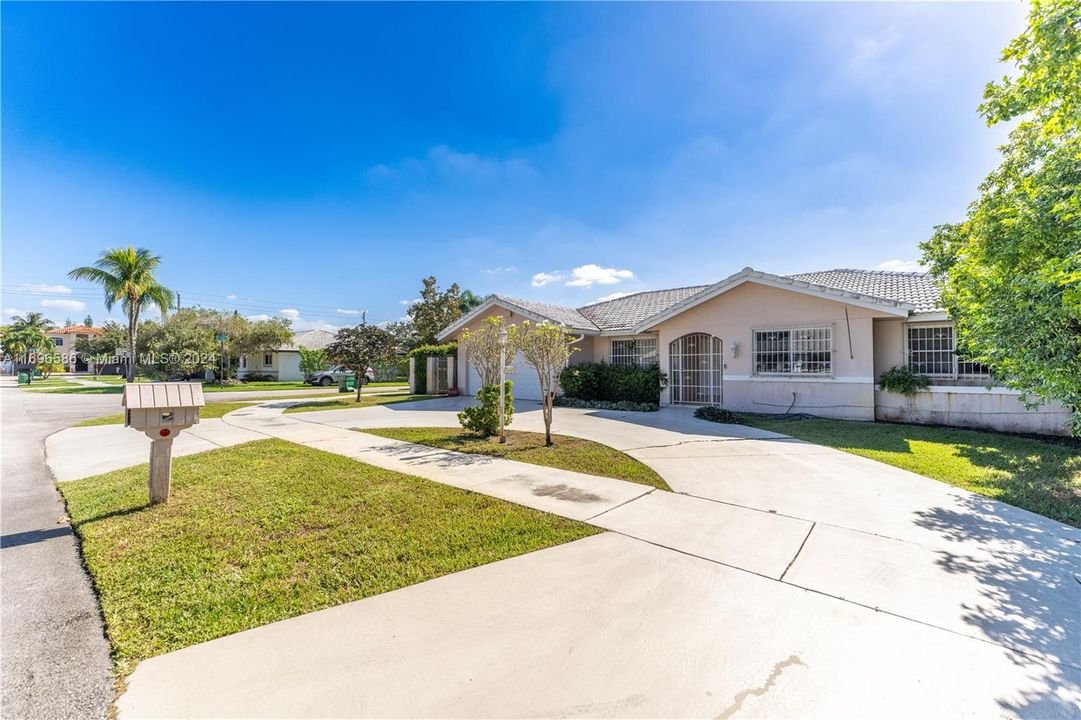 For Sale: $742,900 (3 beds, 2 baths, 1794 Square Feet)