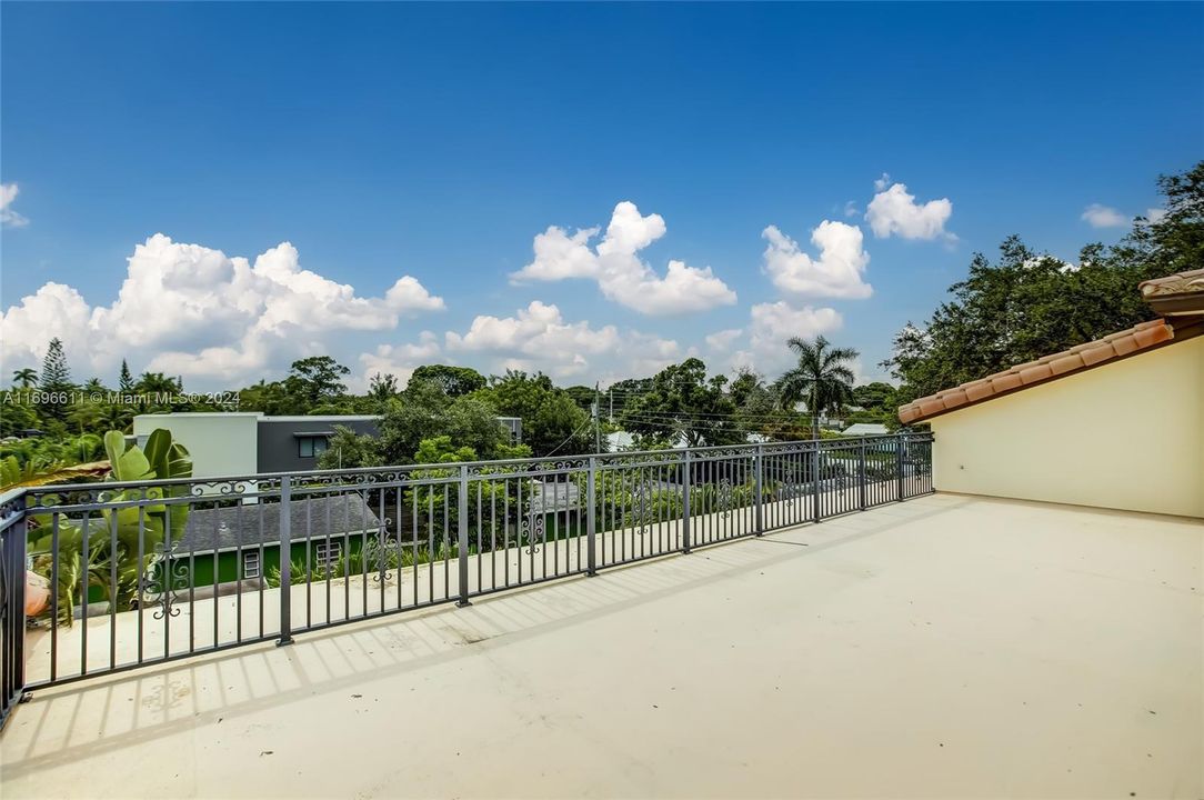 For Sale: $835,000 (3 beds, 2 baths, 1984 Square Feet)