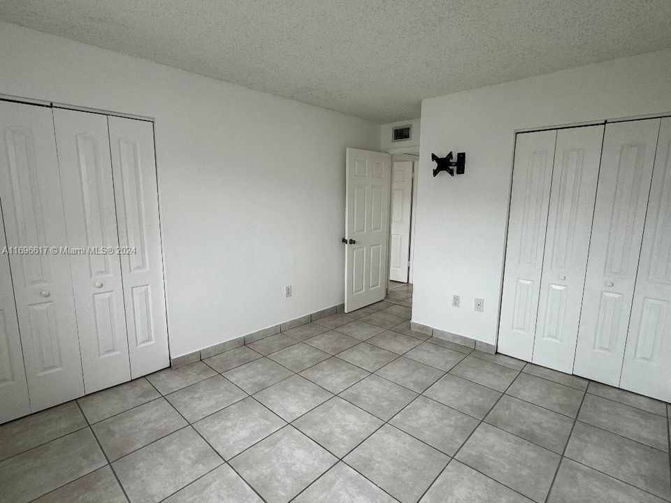 For Rent: $2,450 (2 beds, 2 baths, 870 Square Feet)