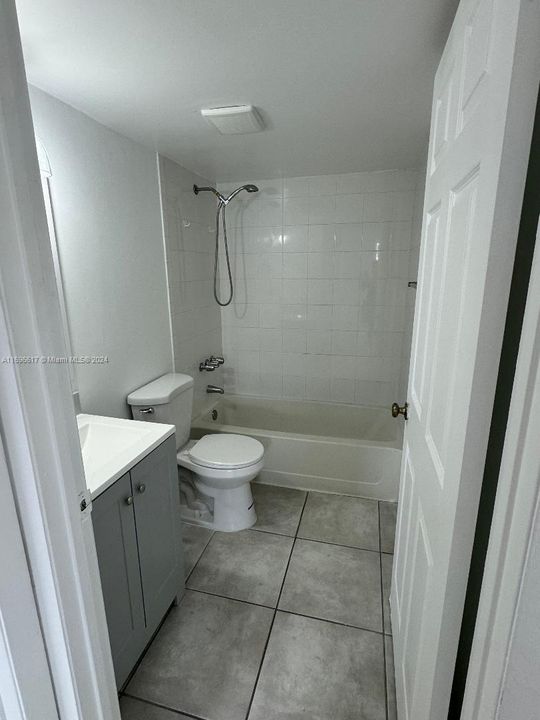 For Rent: $2,450 (2 beds, 2 baths, 870 Square Feet)