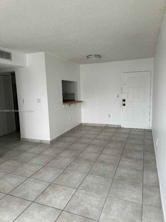 For Rent: $2,450 (2 beds, 2 baths, 870 Square Feet)