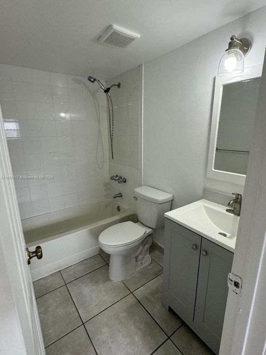 For Rent: $2,450 (2 beds, 2 baths, 870 Square Feet)