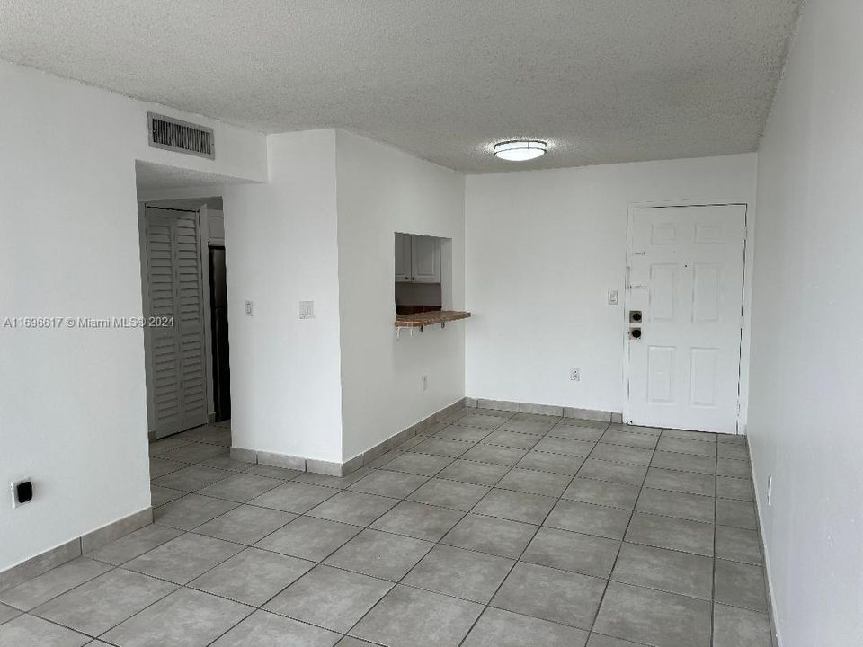 For Rent: $2,450 (2 beds, 2 baths, 870 Square Feet)