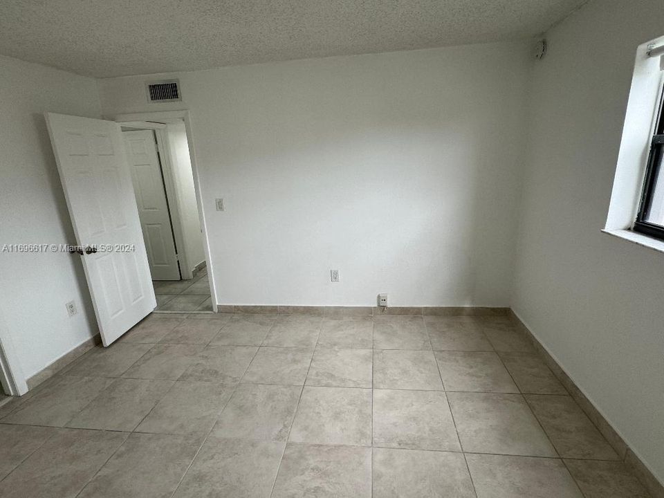 For Rent: $2,450 (2 beds, 2 baths, 870 Square Feet)