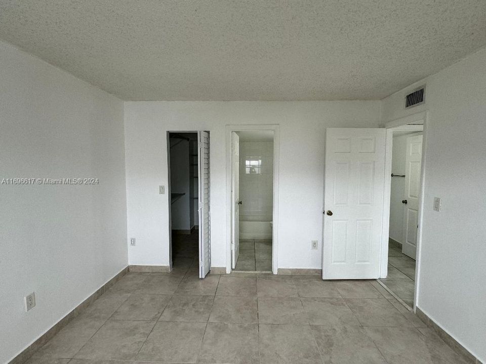 For Rent: $2,450 (2 beds, 2 baths, 870 Square Feet)