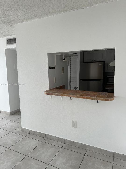 For Rent: $2,450 (2 beds, 2 baths, 870 Square Feet)