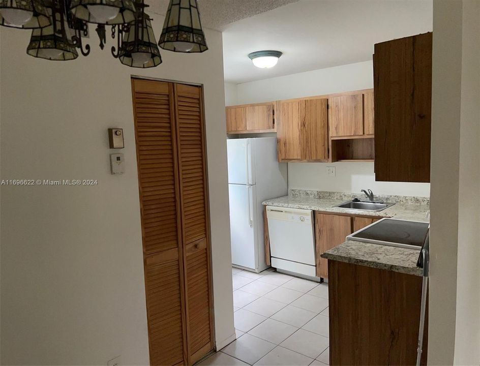 For Rent: $1,800 (2 beds, 2 baths, 830 Square Feet)