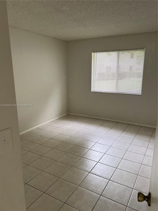 For Rent: $1,800 (2 beds, 2 baths, 830 Square Feet)