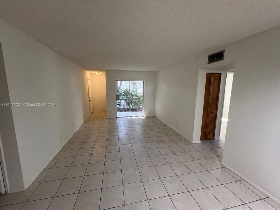 For Rent: $1,800 (2 beds, 2 baths, 830 Square Feet)