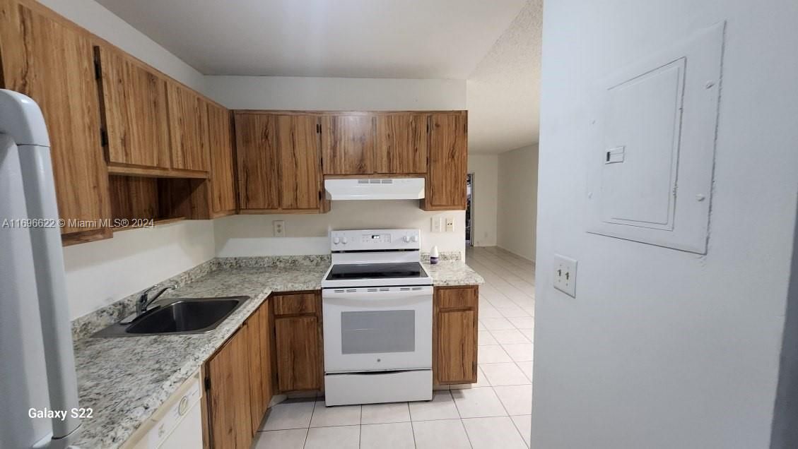 For Rent: $1,800 (2 beds, 2 baths, 830 Square Feet)