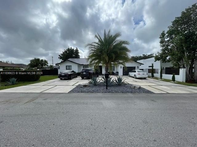 For Sale: $1,500,000 (4 beds, 3 baths, 2488 Square Feet)