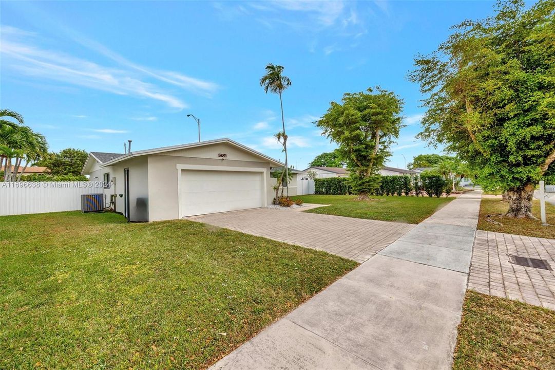 Active With Contract: $685,000 (3 beds, 2 baths, 1612 Square Feet)