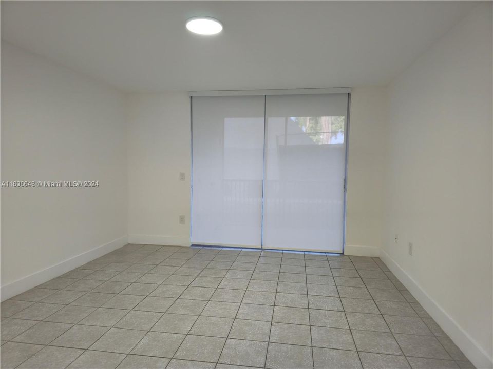 For Rent: $2,025 (1 beds, 1 baths, 810 Square Feet)