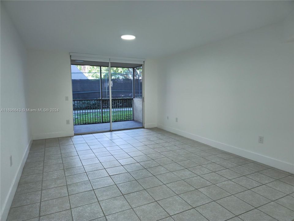 For Rent: $2,025 (1 beds, 1 baths, 810 Square Feet)