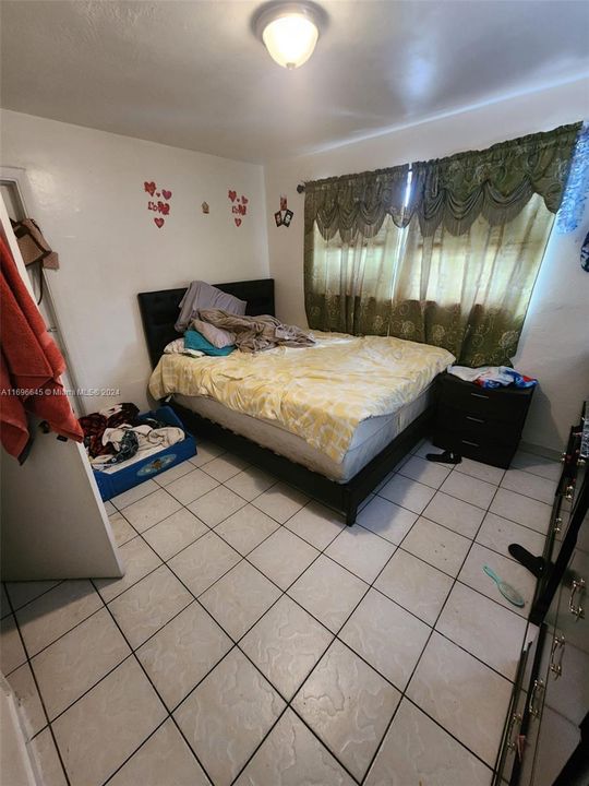 For Rent: $2,400 (2 beds, 1 baths, 4580 Square Feet)