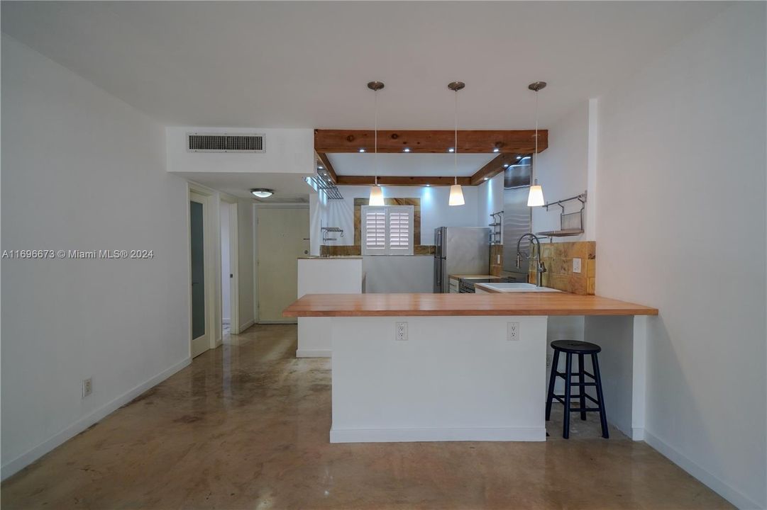 For Sale: $420,000 (1 beds, 2 baths, 808 Square Feet)