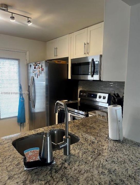 For Rent: $2,350 (2 beds, 2 baths, 1092 Square Feet)