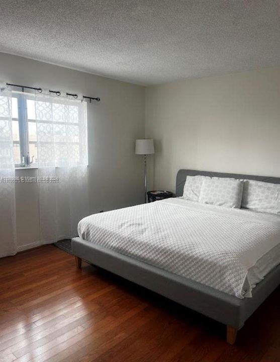 For Rent: $2,350 (2 beds, 2 baths, 1092 Square Feet)