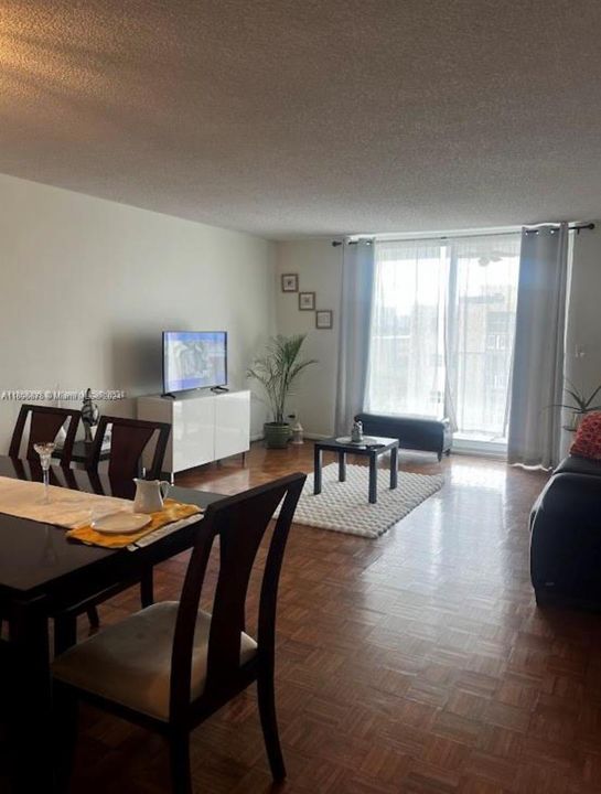 For Rent: $2,350 (2 beds, 2 baths, 1092 Square Feet)