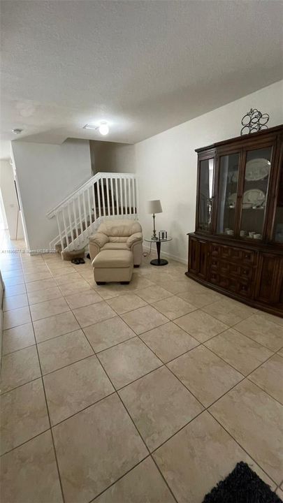 For Rent: $3,050 (3 beds, 3 baths, 1712 Square Feet)