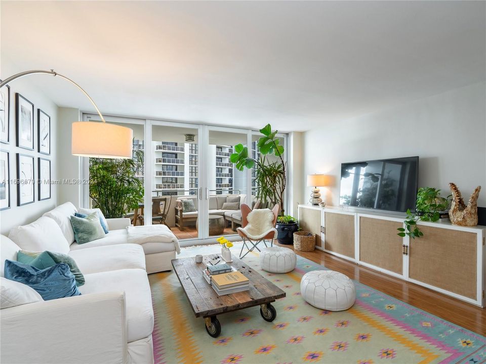 For Sale: $875,000 (2 beds, 2 baths, 1324 Square Feet)