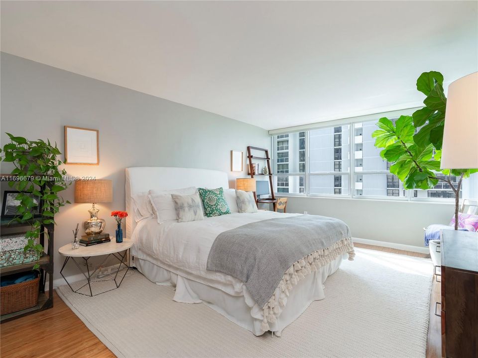 For Sale: $875,000 (2 beds, 2 baths, 1324 Square Feet)