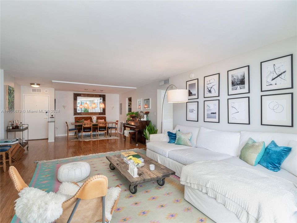 For Sale: $875,000 (2 beds, 2 baths, 1324 Square Feet)