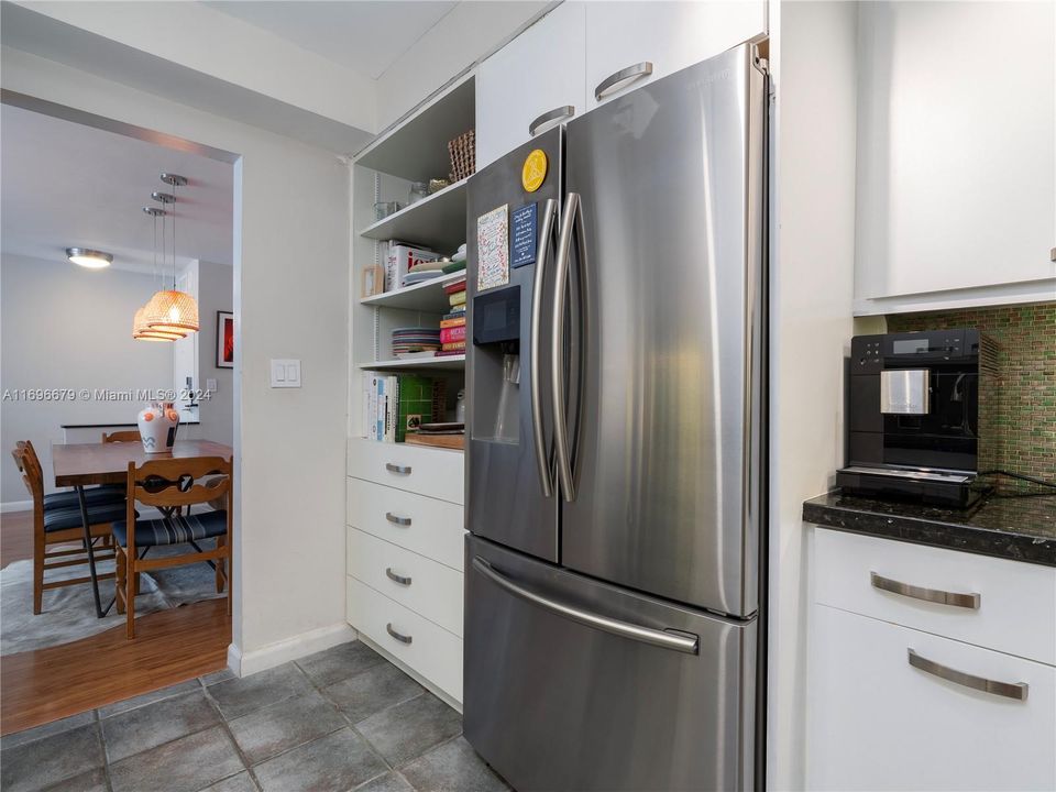 For Sale: $875,000 (2 beds, 2 baths, 1324 Square Feet)