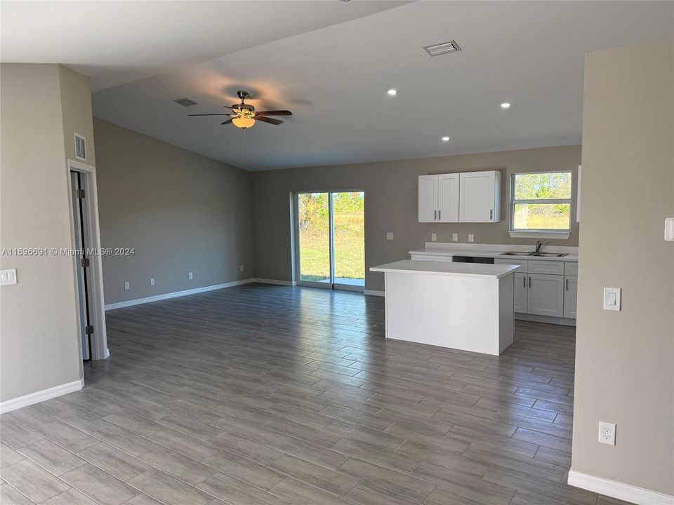 For Sale: $349,000 (4 beds, 2 baths, 1571 Square Feet)