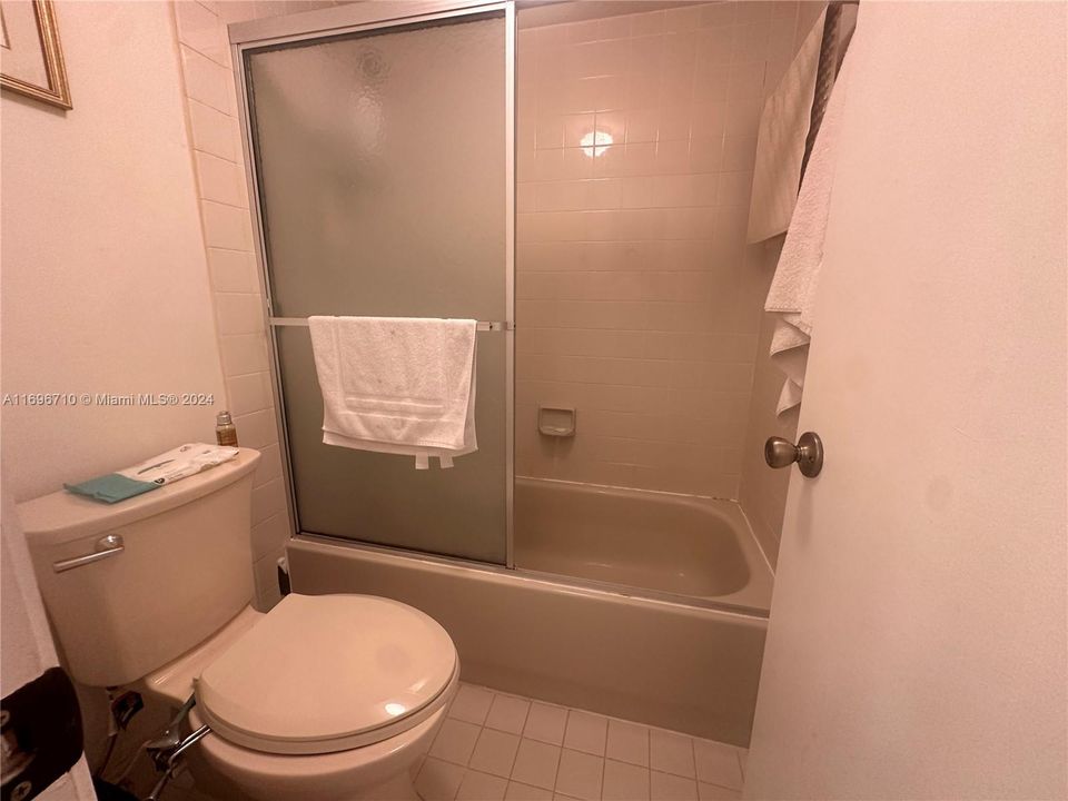 For Sale: $325,000 (2 beds, 2 baths, 965 Square Feet)