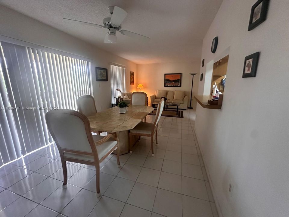 For Sale: $325,000 (2 beds, 2 baths, 965 Square Feet)