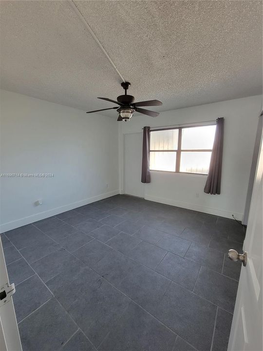 For Sale: $300,000 (1 beds, 1 baths, 680 Square Feet)