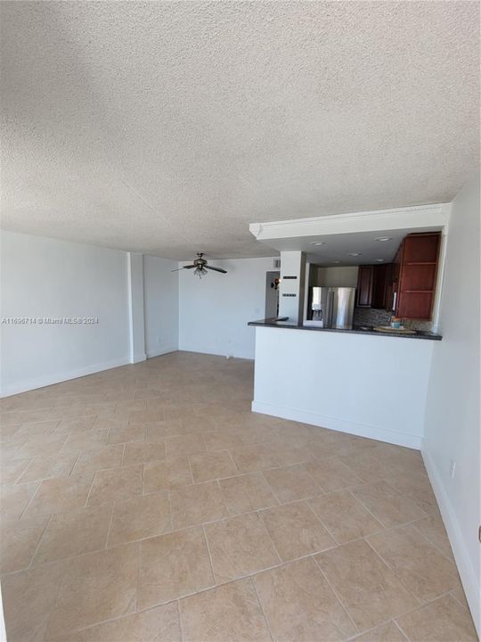 For Sale: $300,000 (1 beds, 1 baths, 680 Square Feet)