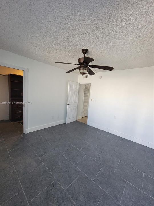 For Sale: $300,000 (1 beds, 1 baths, 680 Square Feet)