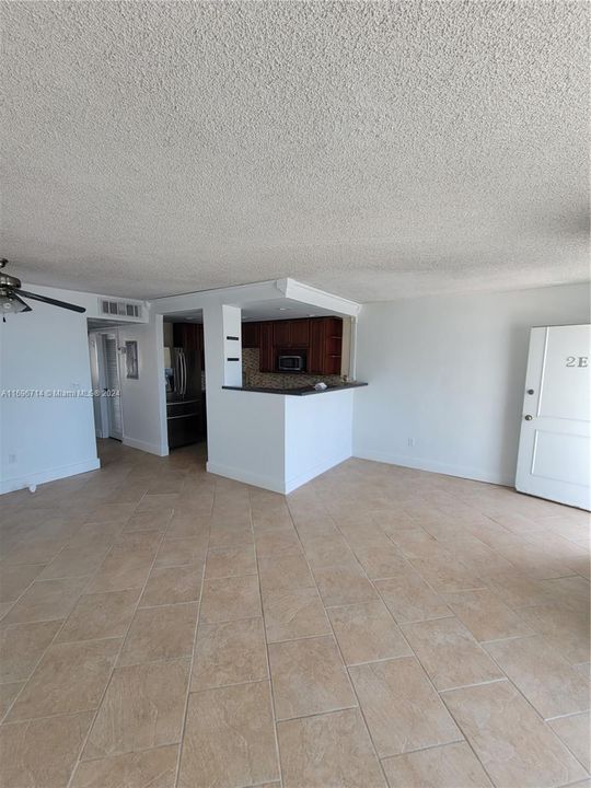 For Sale: $300,000 (1 beds, 1 baths, 680 Square Feet)