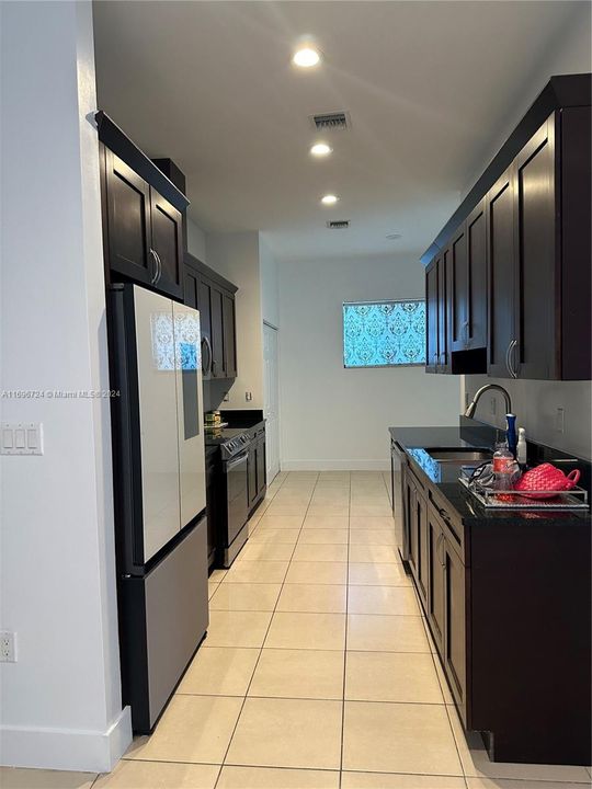 For Rent: $4,500 (3 beds, 2 baths, 2307 Square Feet)