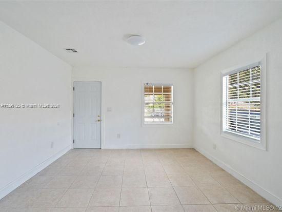 For Rent: $2,200 (2 beds, 1 baths, 1350 Square Feet)