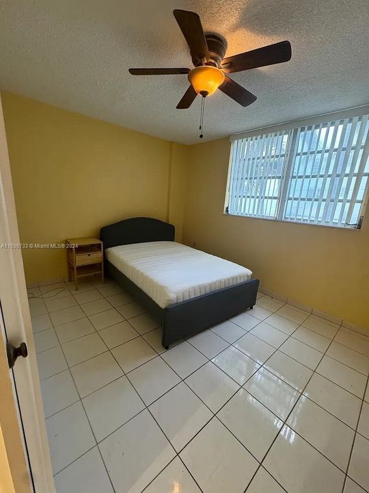 For Rent: $3,500 (1 beds, 1 baths, 727 Square Feet)