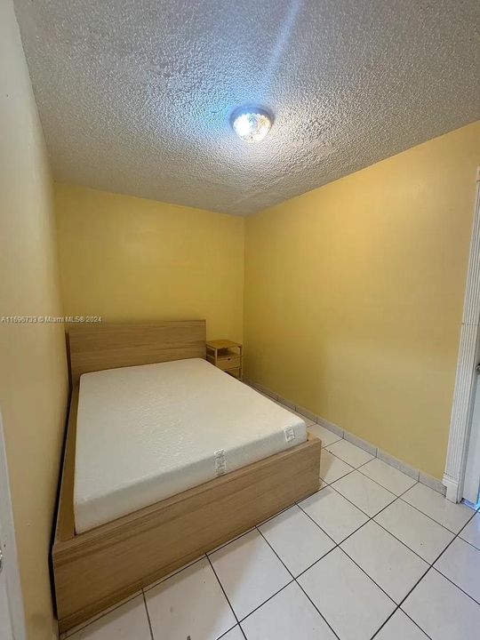 For Rent: $3,500 (1 beds, 1 baths, 727 Square Feet)