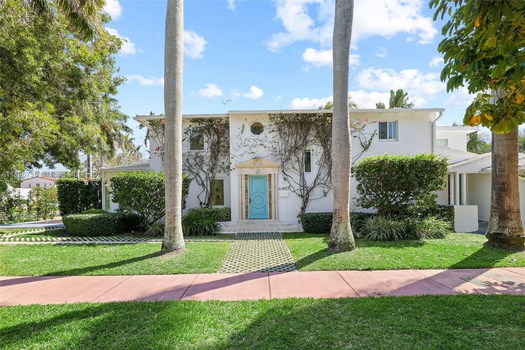 For Sale: $3,000,000 (4 beds, 3 baths, 2384 Square Feet)