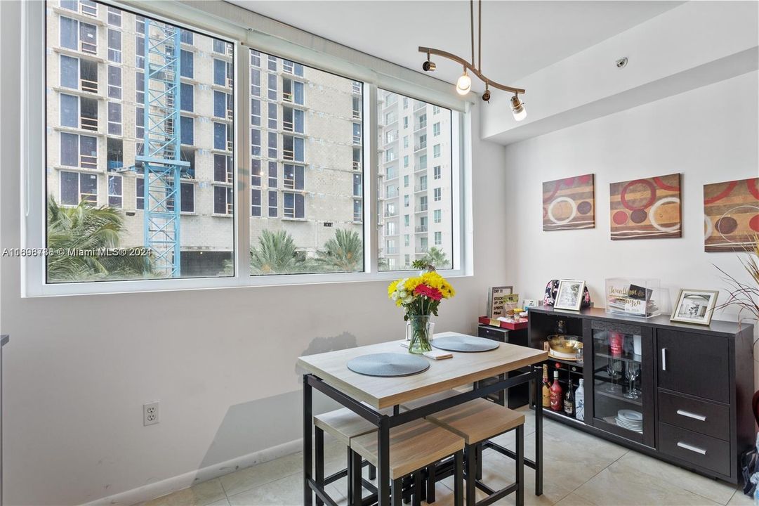 For Sale: $495,000 (2 beds, 2 baths, 1006 Square Feet)