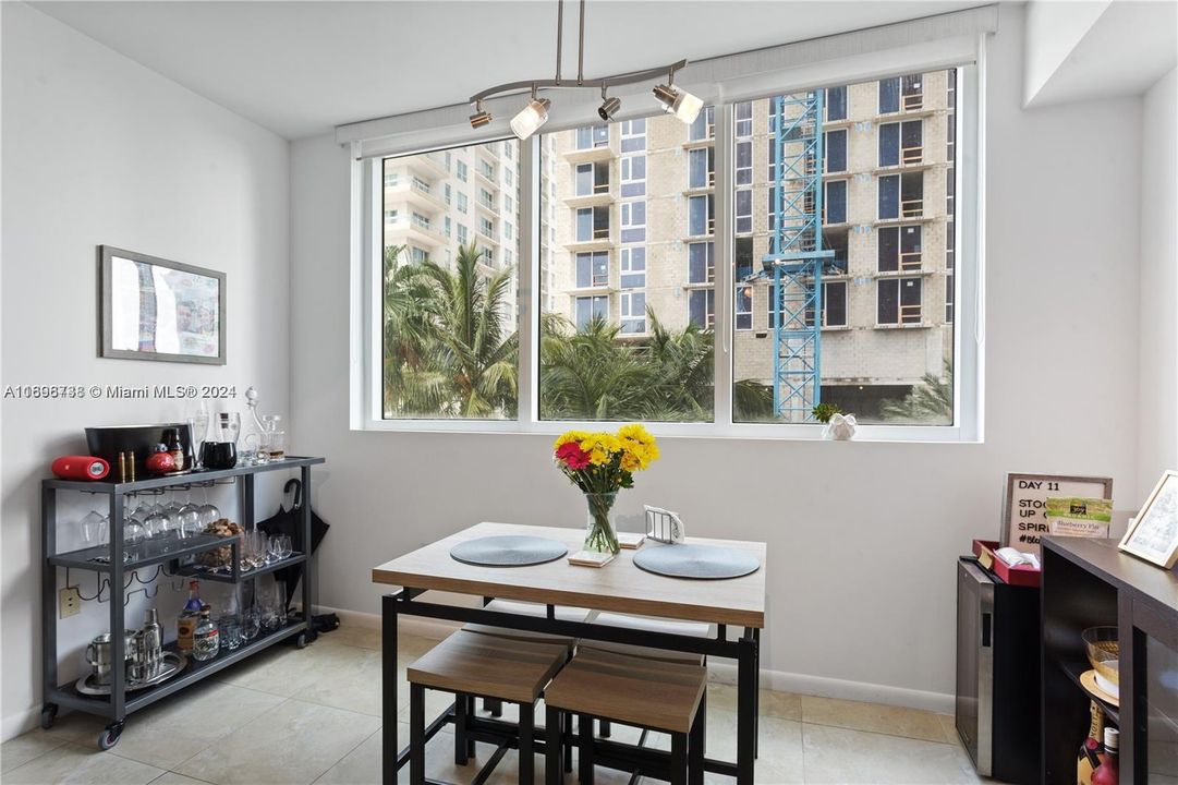 For Sale: $495,000 (2 beds, 2 baths, 1006 Square Feet)