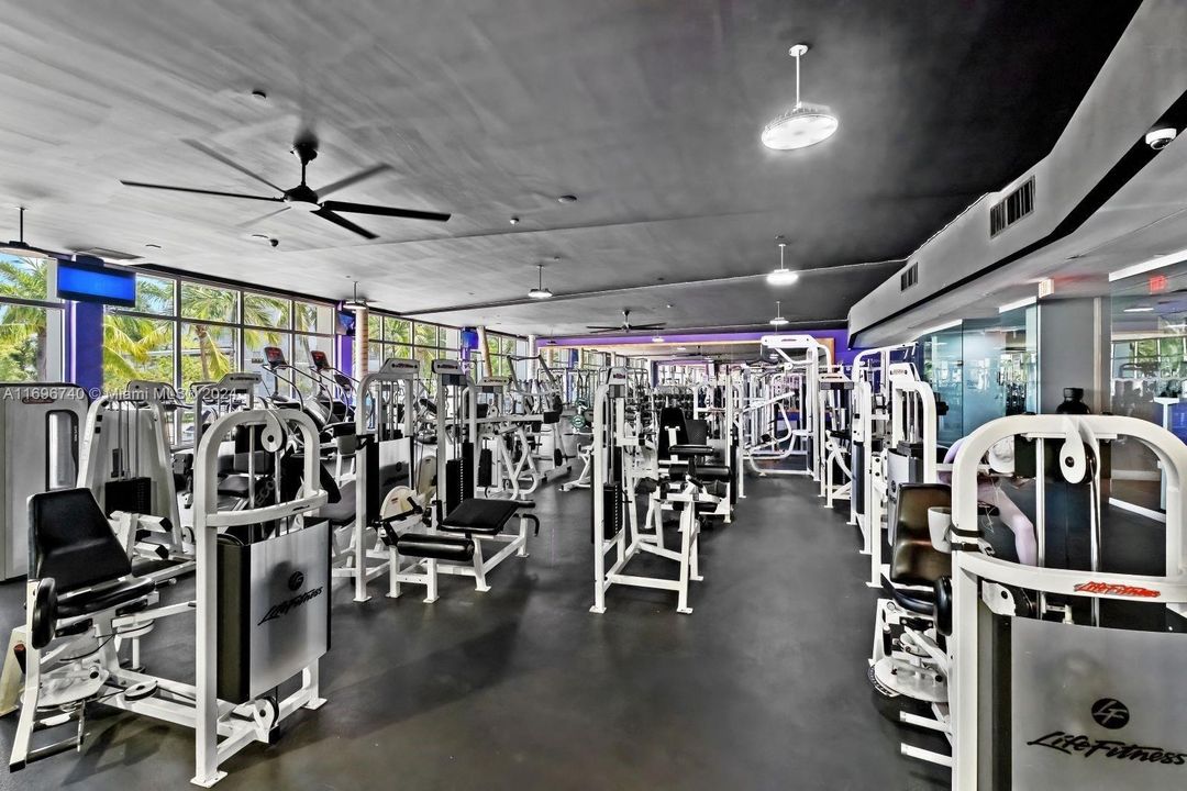 5000+sf Fitness Center