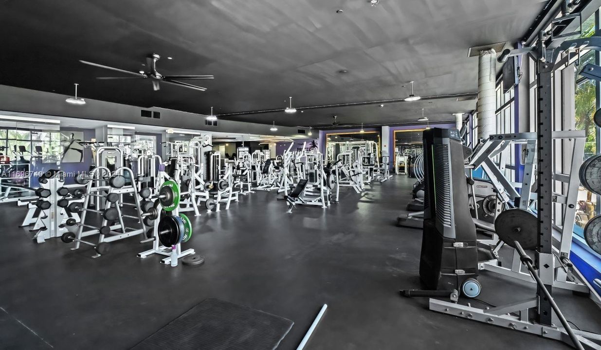 5000+sf Fitness Center