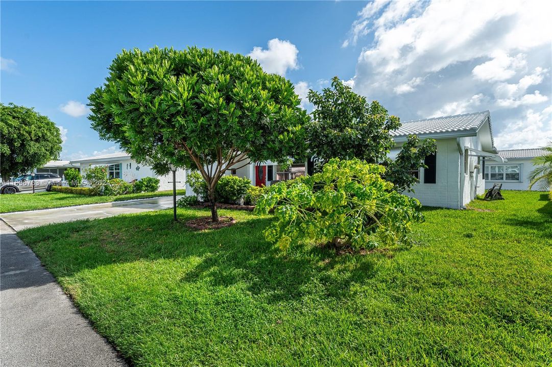 For Sale: $310,000 (3 beds, 2 baths, 1317 Square Feet)