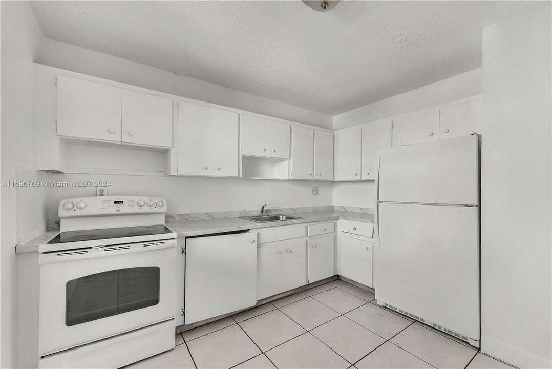 For Sale: $175,000 (2 beds, 2 baths, 800 Square Feet)