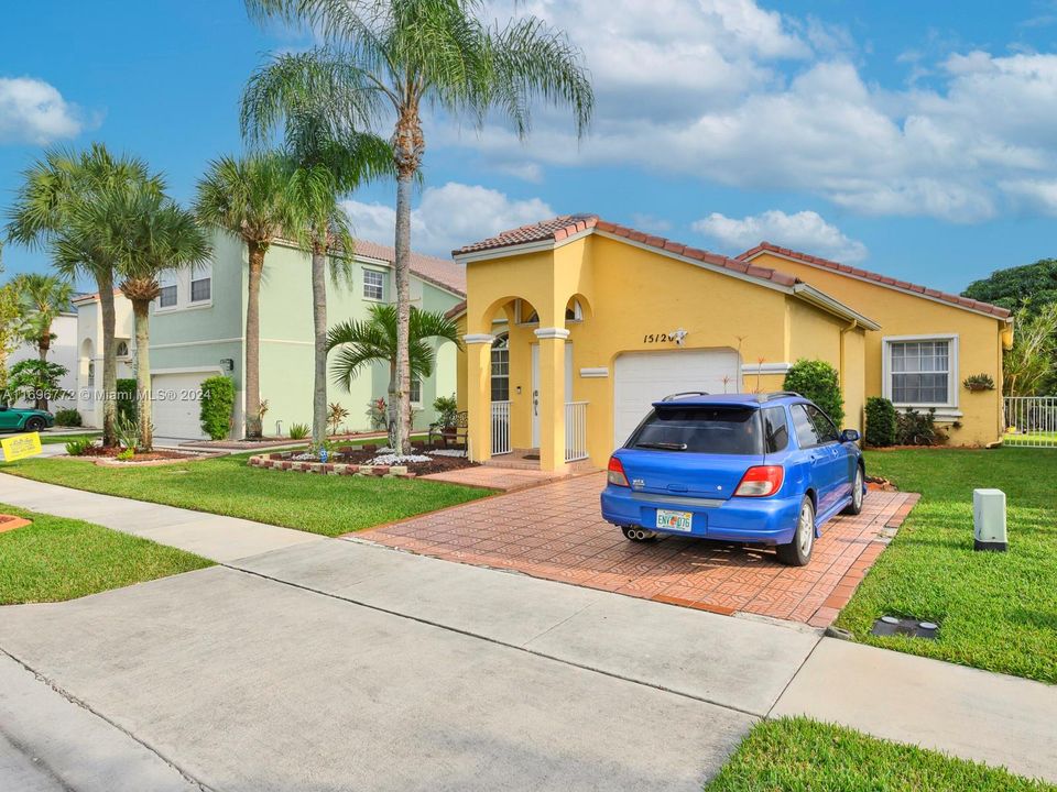 For Sale: $606,000 (3 beds, 2 baths, 1582 Square Feet)